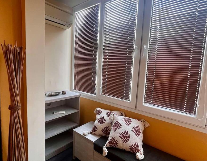 Cozy 2Br Oasis In Central Burgas Exterior foto